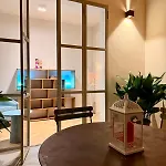 Elegante Rifugio Nel Centro Di Con Patio Privato Apartamento *