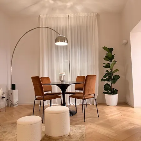 Elegante Rifugio Nel Centro Di Con Patio Privato *