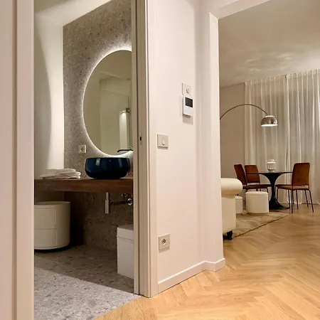 Apartamento Elegante Rifugio Nel Centro Di Con Patio Privato *