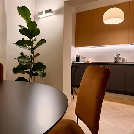 Elegante Rifugio Nel Centro Di Con Patio Privato Apartamento